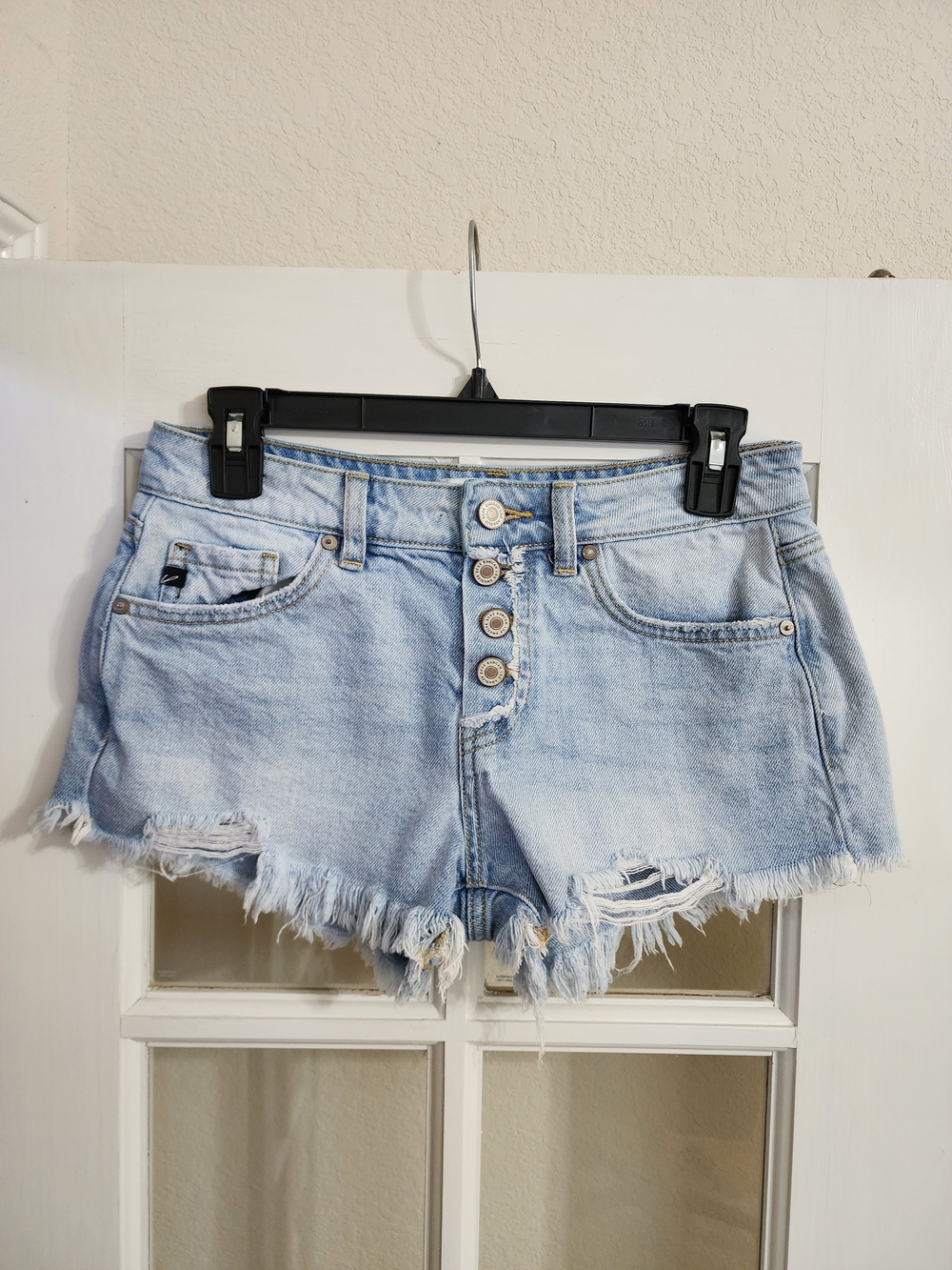 KanCan KC9213L Button Fly Distressed Denim Shorts S Light Wash